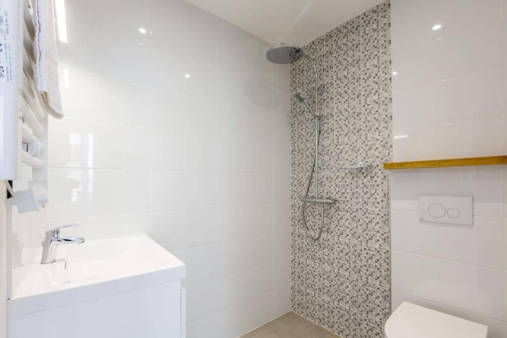 La Chambre Liberte 2, Sdb Privative Et Tv, Cuisine Salon Partages, Confort Et Hypercentre Brest Eksteriør billede